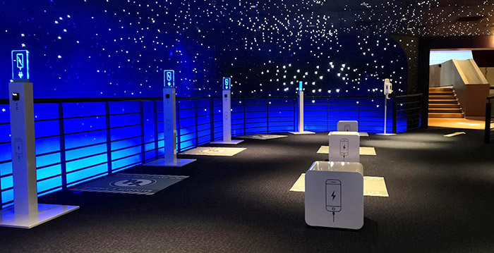 Bezoekers Disneyland Paris kunnen nu makkelijk telefoon opladen