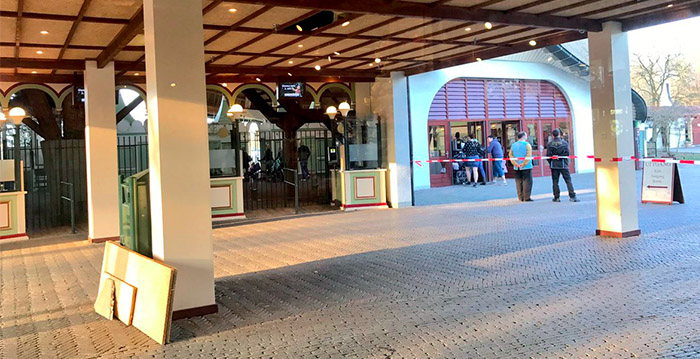 'Medewerker Efteling bijna geraakt door vallende plafondplaat'