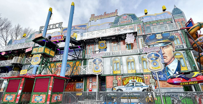 Video: dit is het grootste mobiele funhouse ter wereld