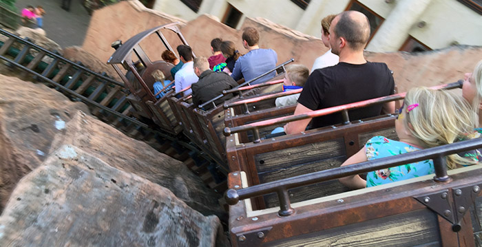 Hello! Adele brengt stiekem bezoekje aan Duits pretpark Phantasialand