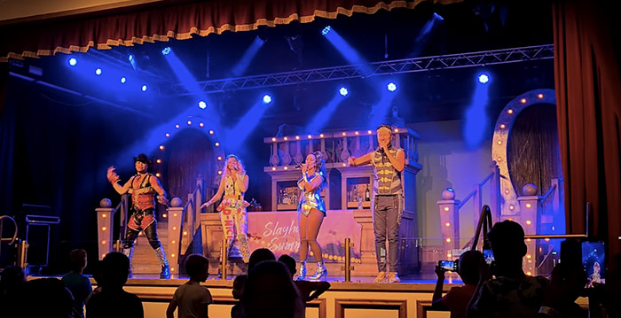 Video: Vengaboys bouwen coronaproof feestje in Attractiepark Slagharen