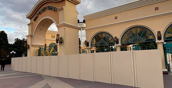 Nu ook schuttingen bij ingang Walt Disney Studios in Disneyland Paris