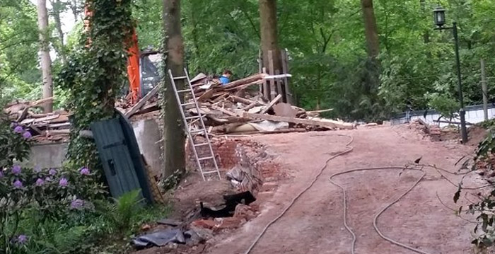 Bizar: huisje van Roodkapje in de Efteling in één dag tijd gesloopt