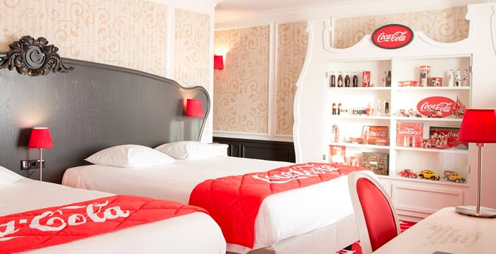 Protest tegen Coca-Cola-kamer in Efteling Hotel
