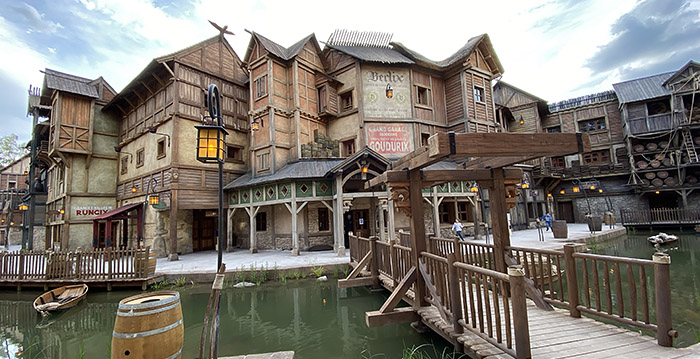 Foto's: Parc Astérix opent indrukwekkend themahotel Les Quais de Lutèce
