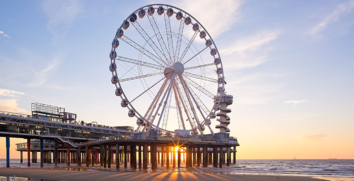 Nu open in Scheveningen: 40 meter hoog reuzenrad boven zee