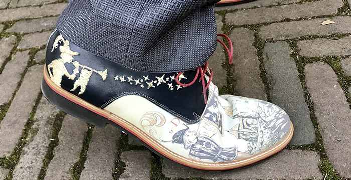 Creatief directeur Efteling pronkt met Sprookjesbos-schoenen