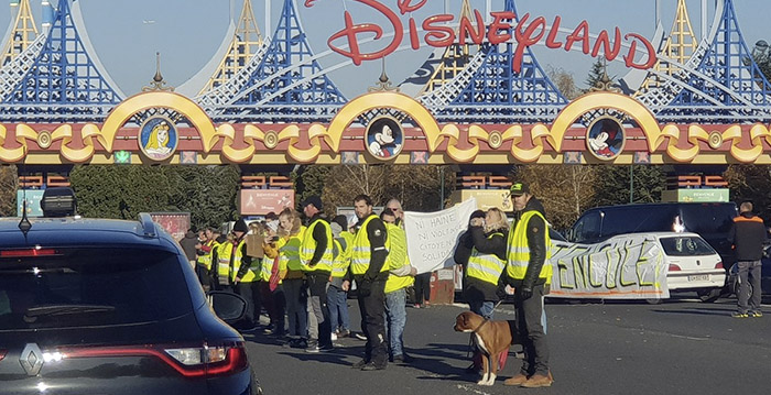 Demonstraties en blokkades bij ingang Disneyland Paris