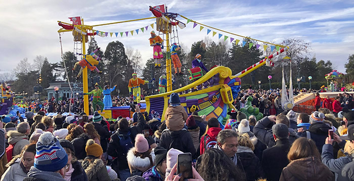 Foto's: piraten en prinsessen nemen Disneyland Paris over