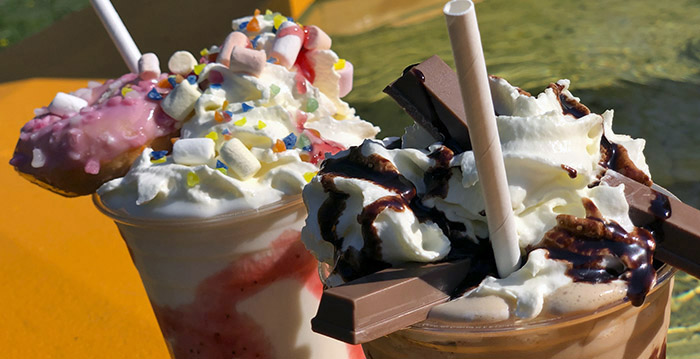 Nieuw in Walibi Holland: frappé met donuts en stukjes KitKat