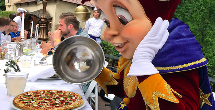 Is Meestal Bank Domino's wil pizza's bezorgen in de Efteling - Looopings.nl