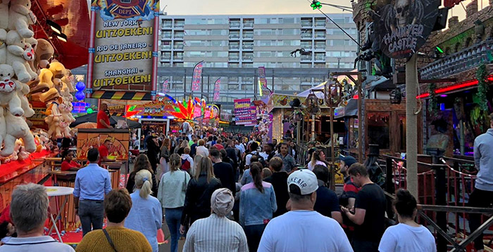 Viroloog Ab Osterhaus vindt Tilburgse kermis in coronatijd onverantwoord