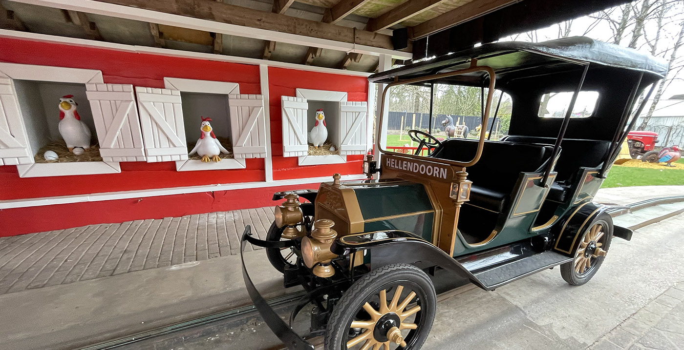 Foto's: Oldtimers in Avonturenpark Hellendoorn vernieuwd