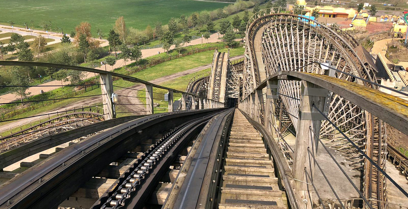 Campinggasten Toverland mogen tegen betaling houten achtbaan beklimmen