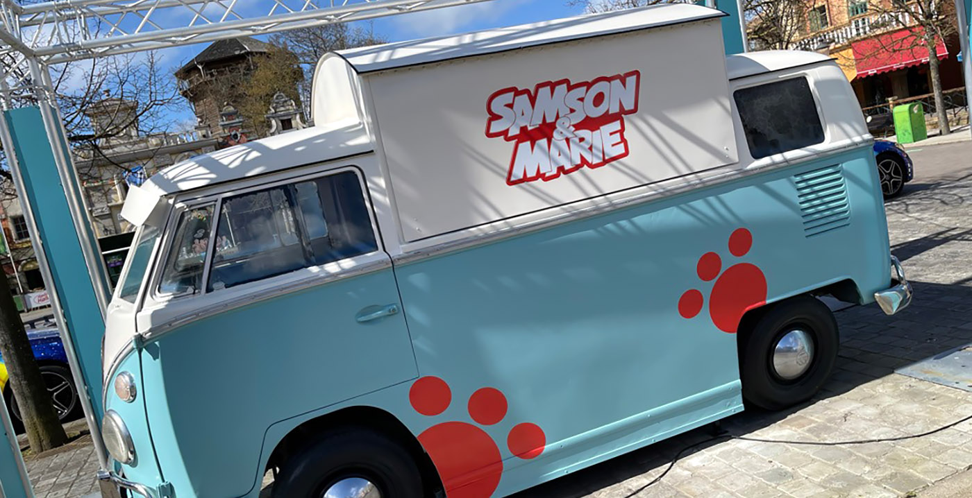 Busje uit tv-serie Samson & Marie 'geparkeerd' in Plopsaland