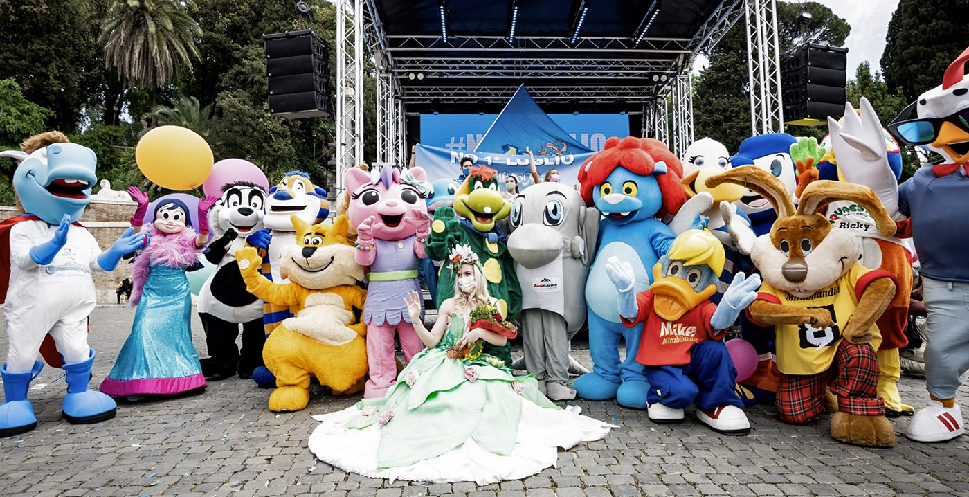 Pretparken boos: mascottes en medewerkers protesteren in Rome