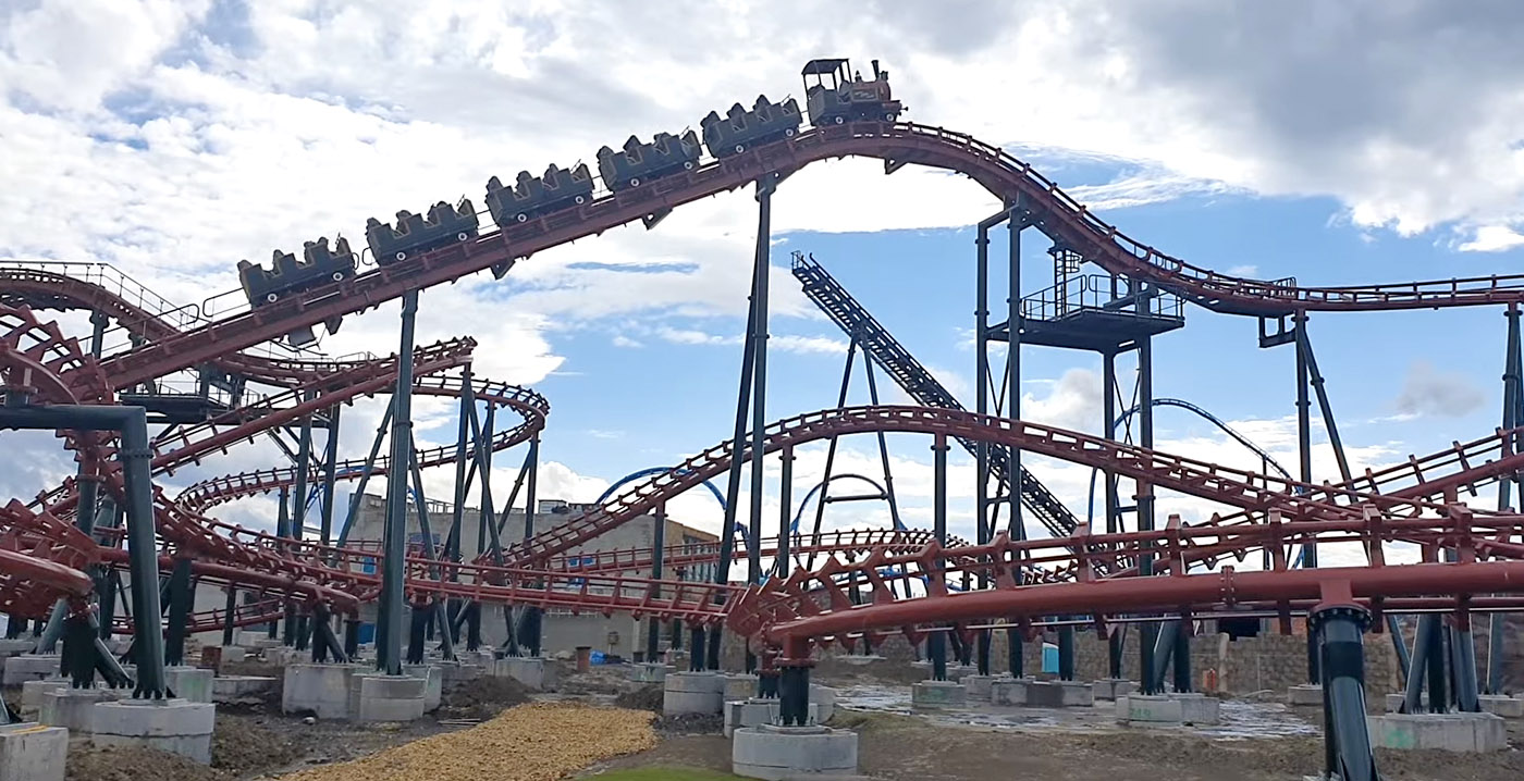 Video: de achttiende achtbaan van Energylandia maakt testritten