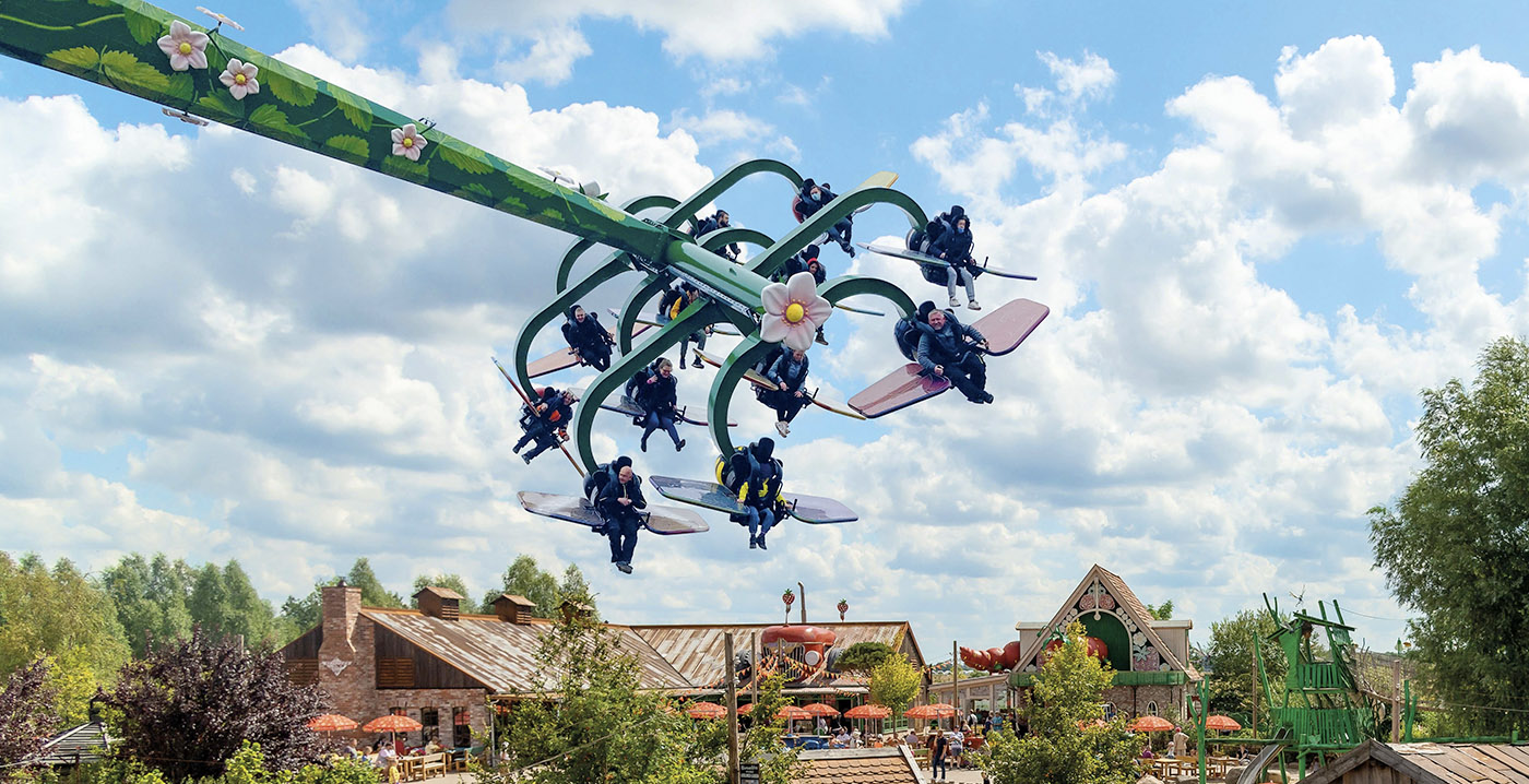 Duits pretpark presenteert 20 meter hoge vliegmolen in bijenthema