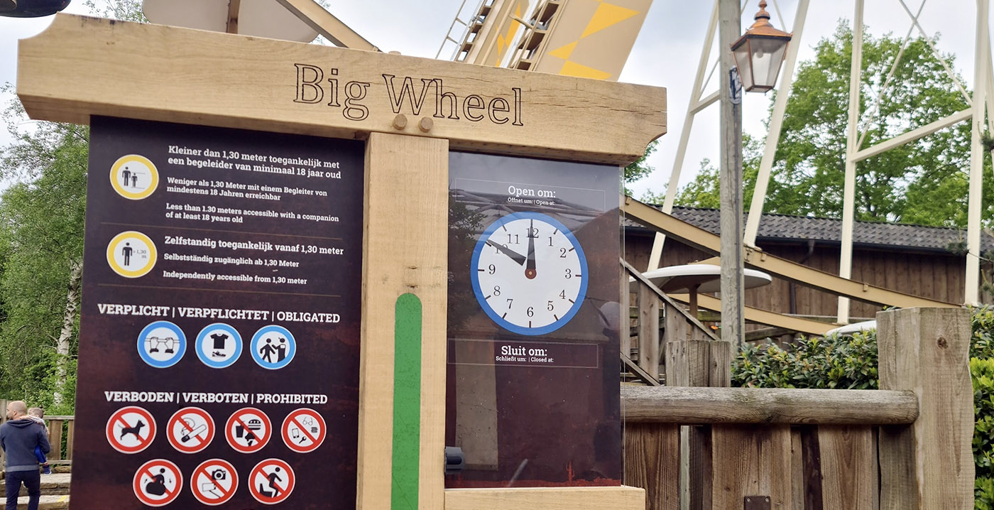 Nieuwe informatieborden bij attracties in Slagharen