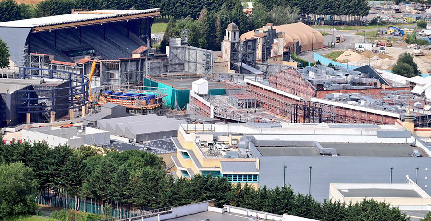 Luchtfoto's brengen bouw van Marvel-themagebied Disneyland Paris in beeld