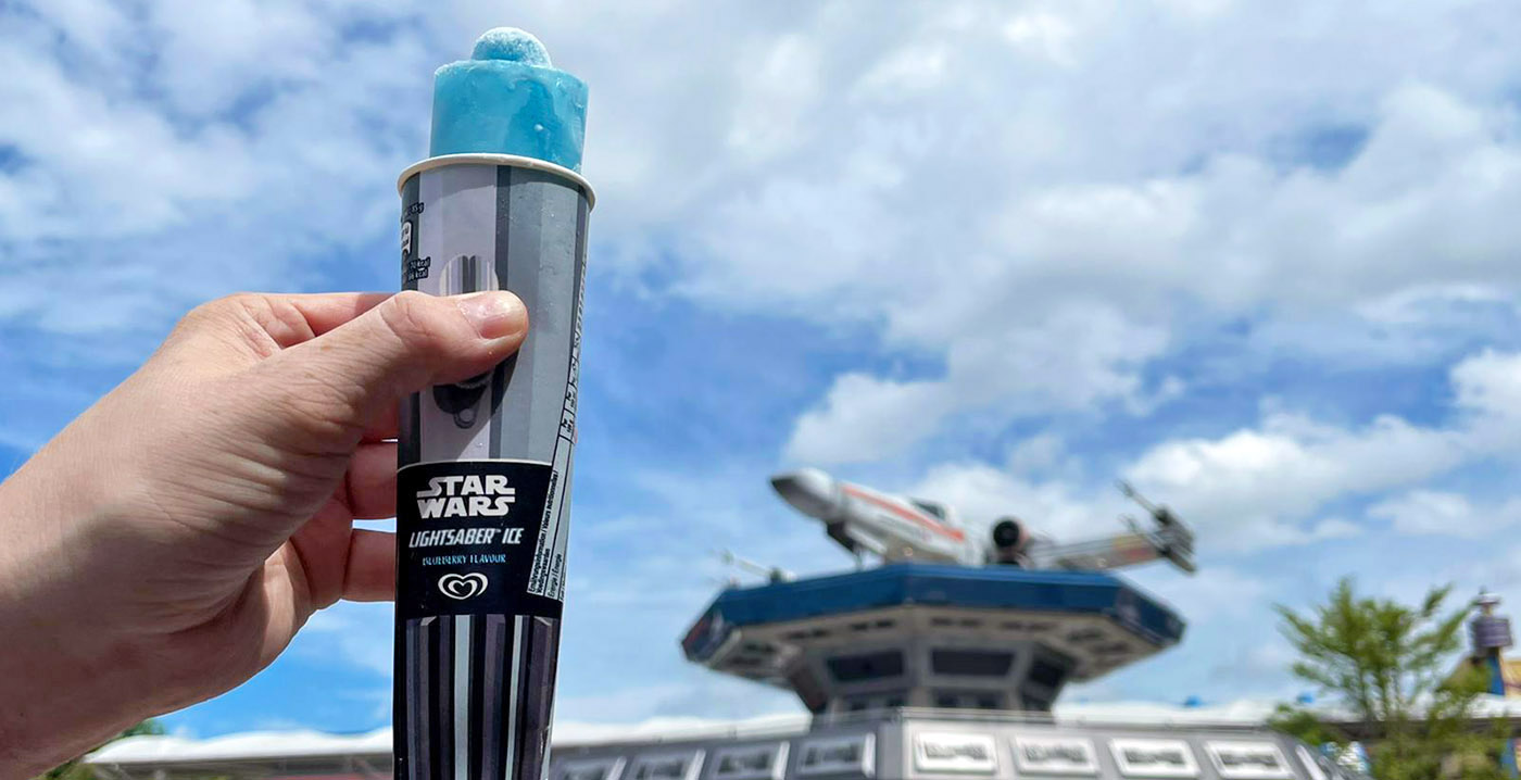Disneyland Paris verkoopt ijsje in de vorm van lightsaber uit Star Wars