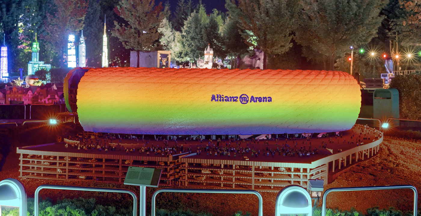 Legoland doet wat UEFA nalaat: voetbalstadion in regenboogkleuren