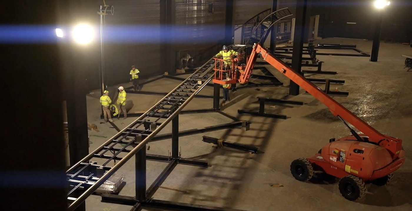 Video: zo werd de nieuwe achtbaan van Movie Park Germany gebouwd