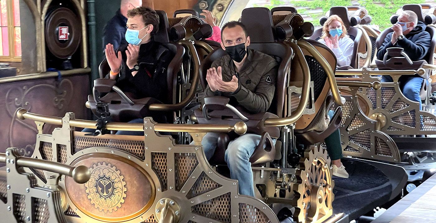 Pretparkfans lyrisch over spectaculaire Plopsaland-achtbaan Ride to Happiness: 'Beter had niet gekund'