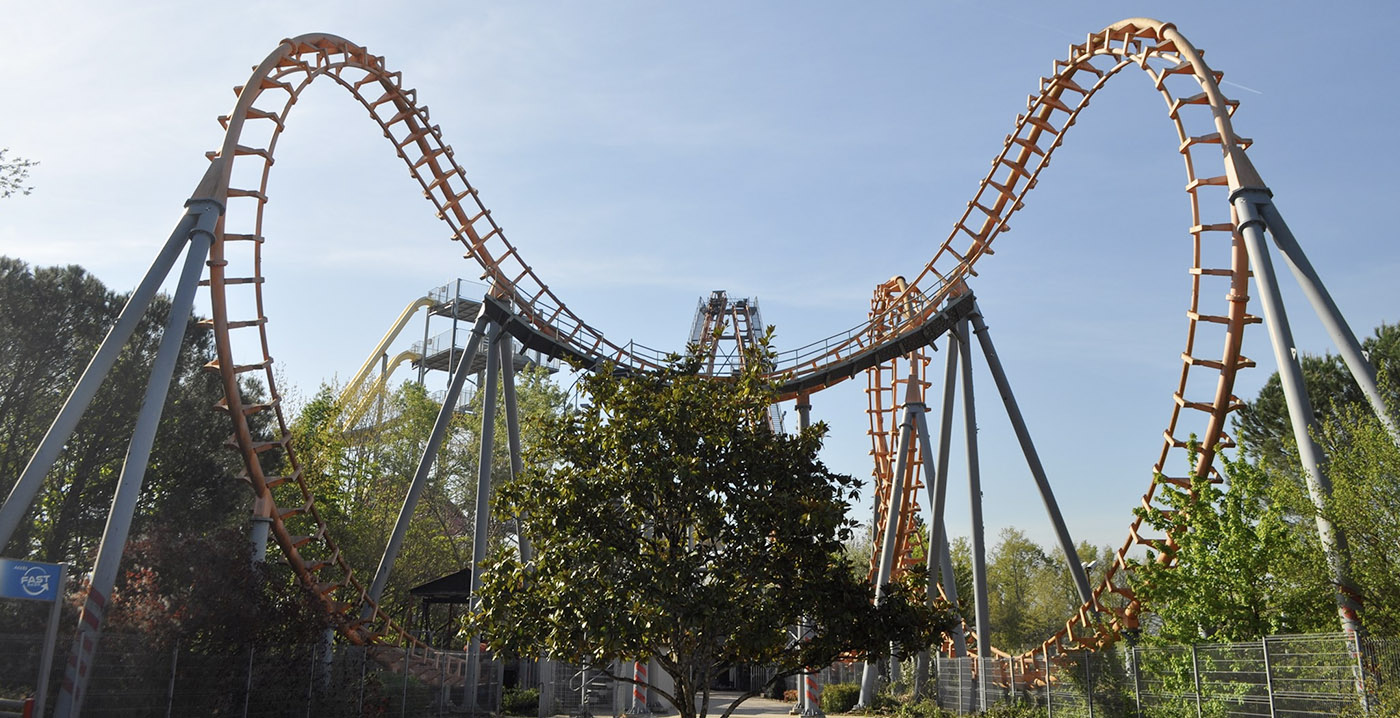 Medewerkster Frans pretpark ernstig gewond bij achtbaanongeluk