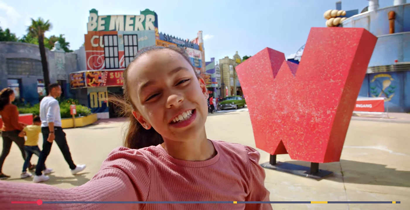 Walibi Holland zet vloggend meisje centraal in nieuwe reclamecampagne