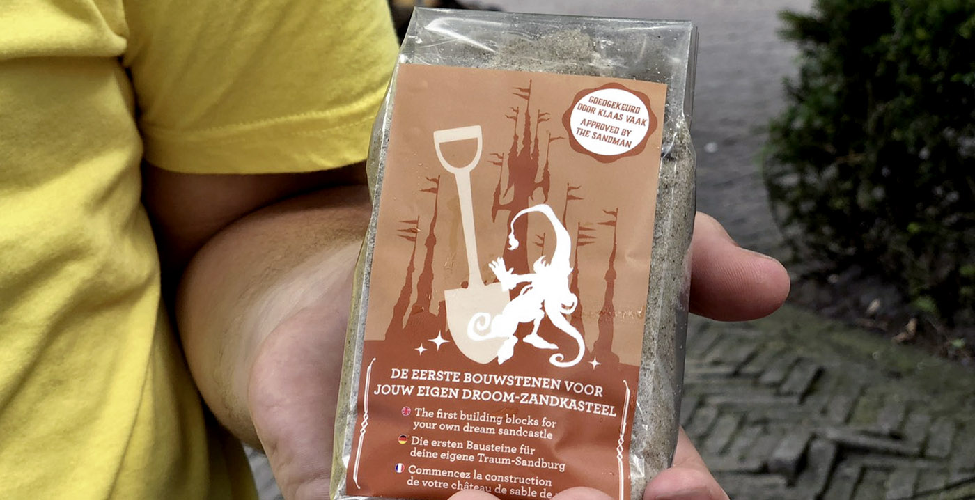 Efteling geeft zakjes zand weg: 'Goedgekeurd door Klaas Vaak'
