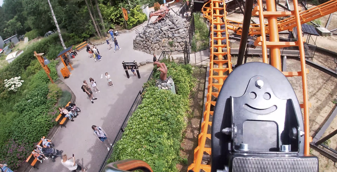 Coasterfans mogen uur lang onbeperkt in Hellendoorn-achtbaan