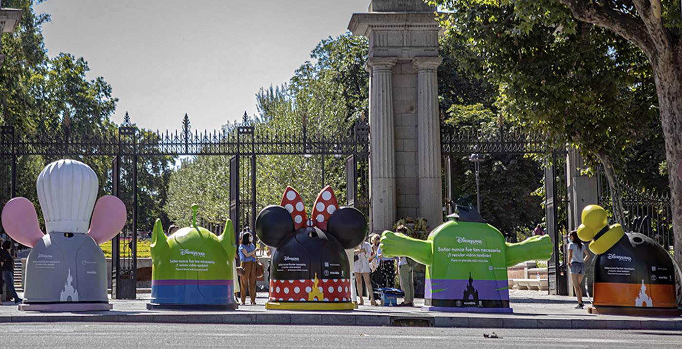 Disneyland Paris kleedt glasbakken aan als Disney-figuren