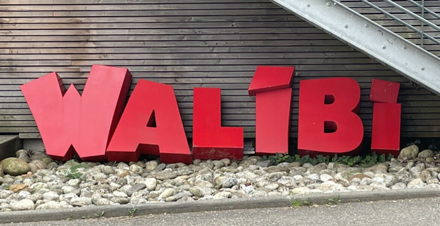 Gigantisch logo van voormalig Walibi-pretpark wordt geveild