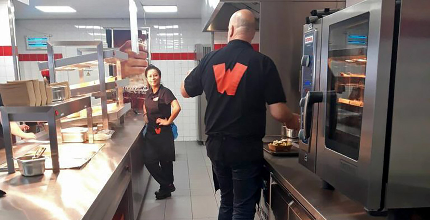 Walibi-managers helpen mee in het park: 'Steuntje in de rug'
