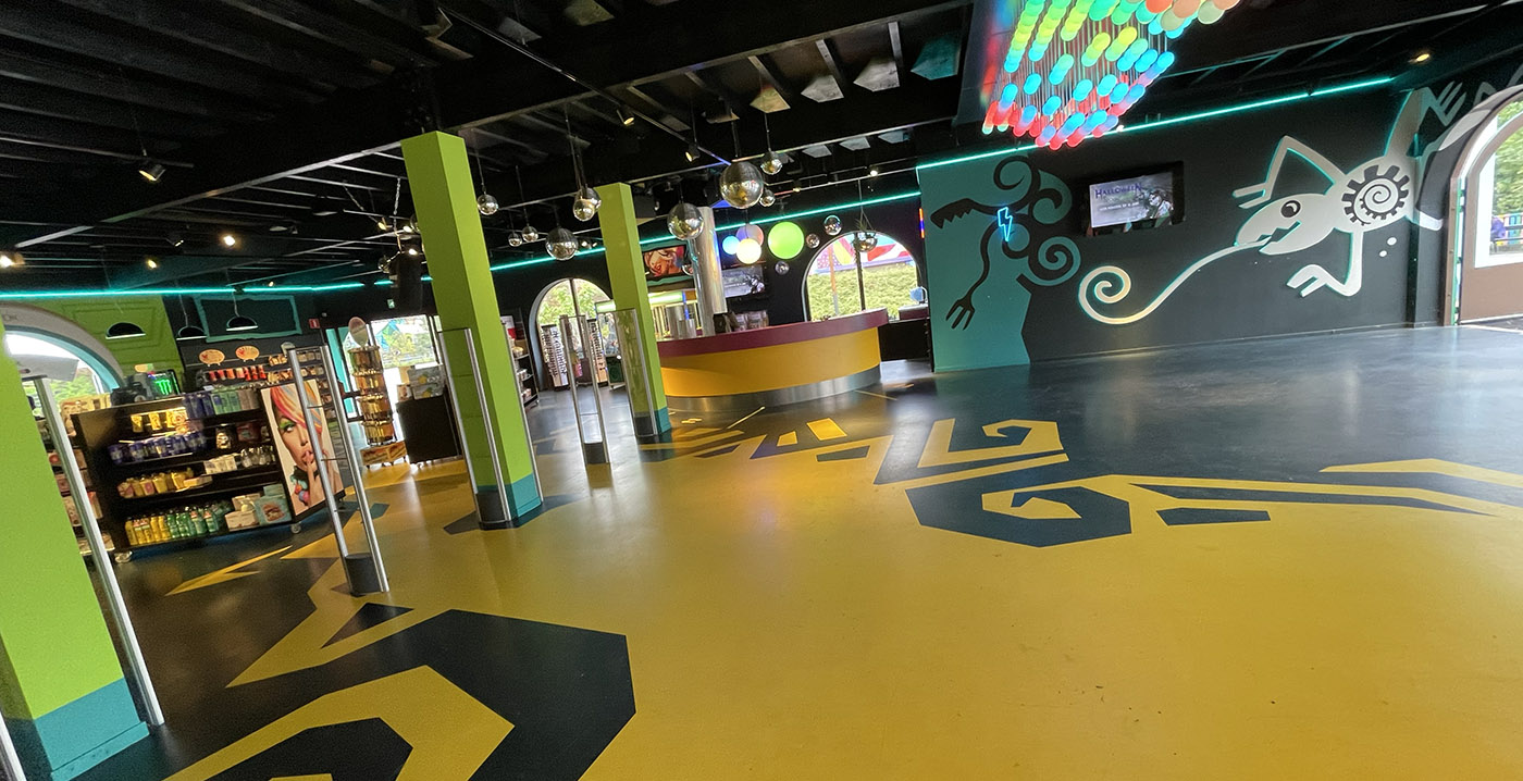 Walibi Holland haalt zitplaatsen weg om geen coronabewijs te hoeven vragen
