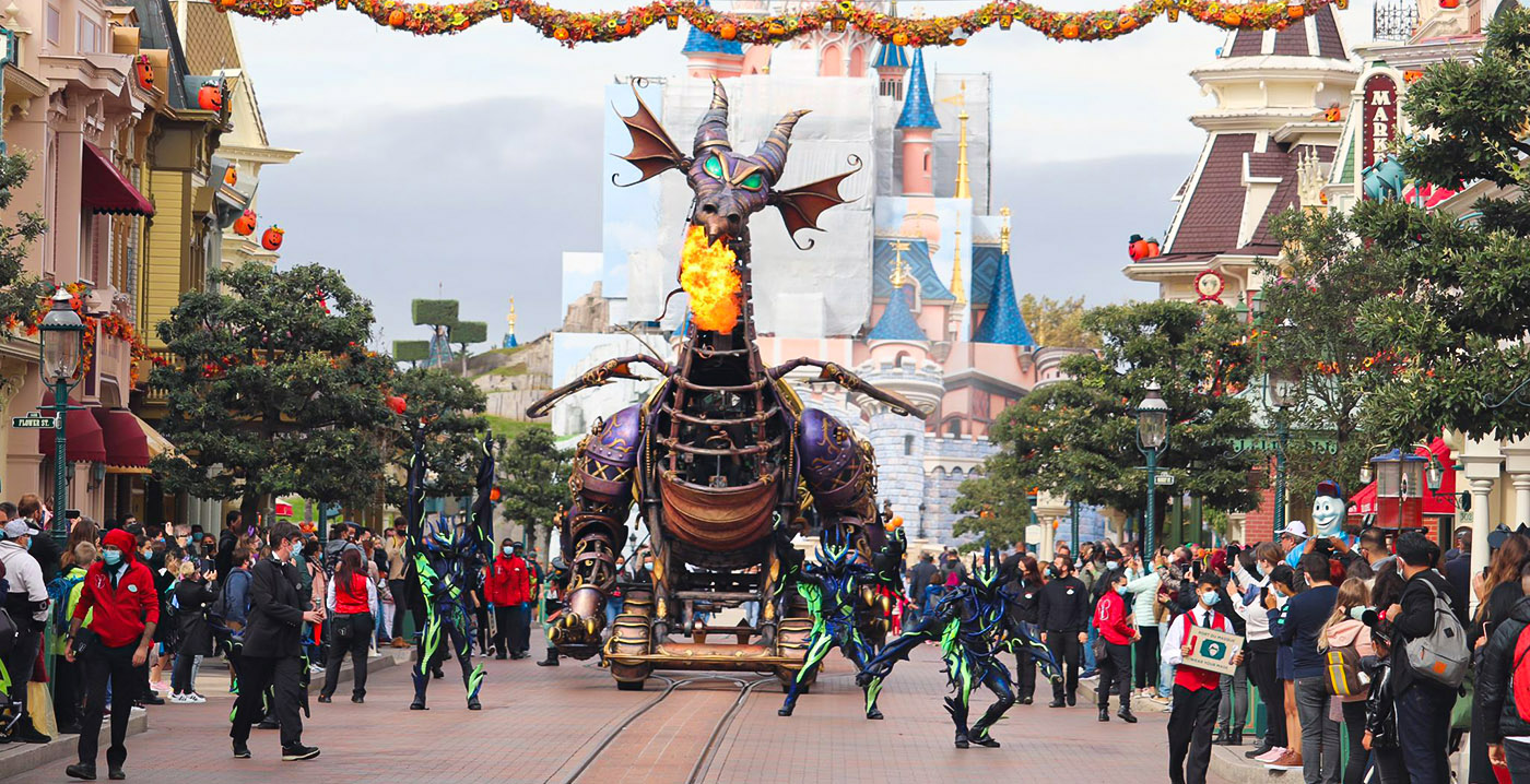 Foto's: Disney-schurken nemen Disneyland Paris over tijdens Halloween Festival