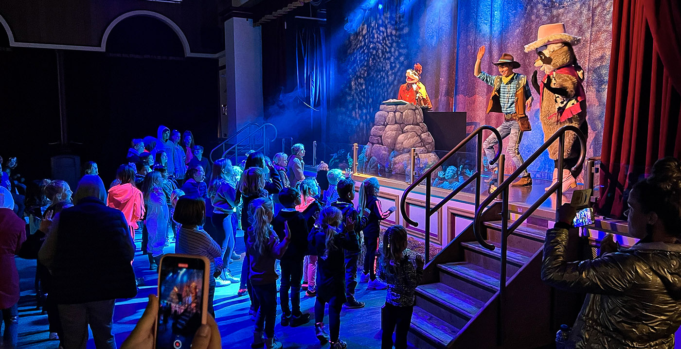 Foto's: nieuwe theatershow met mysterieuze mol in Attractiepark Slagharen