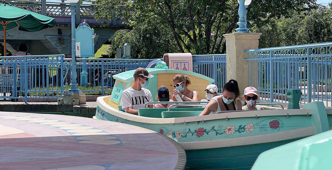 Kinderen tot 11 jaar hoeven geen mondkapje meer te dragen in Disneyland Paris