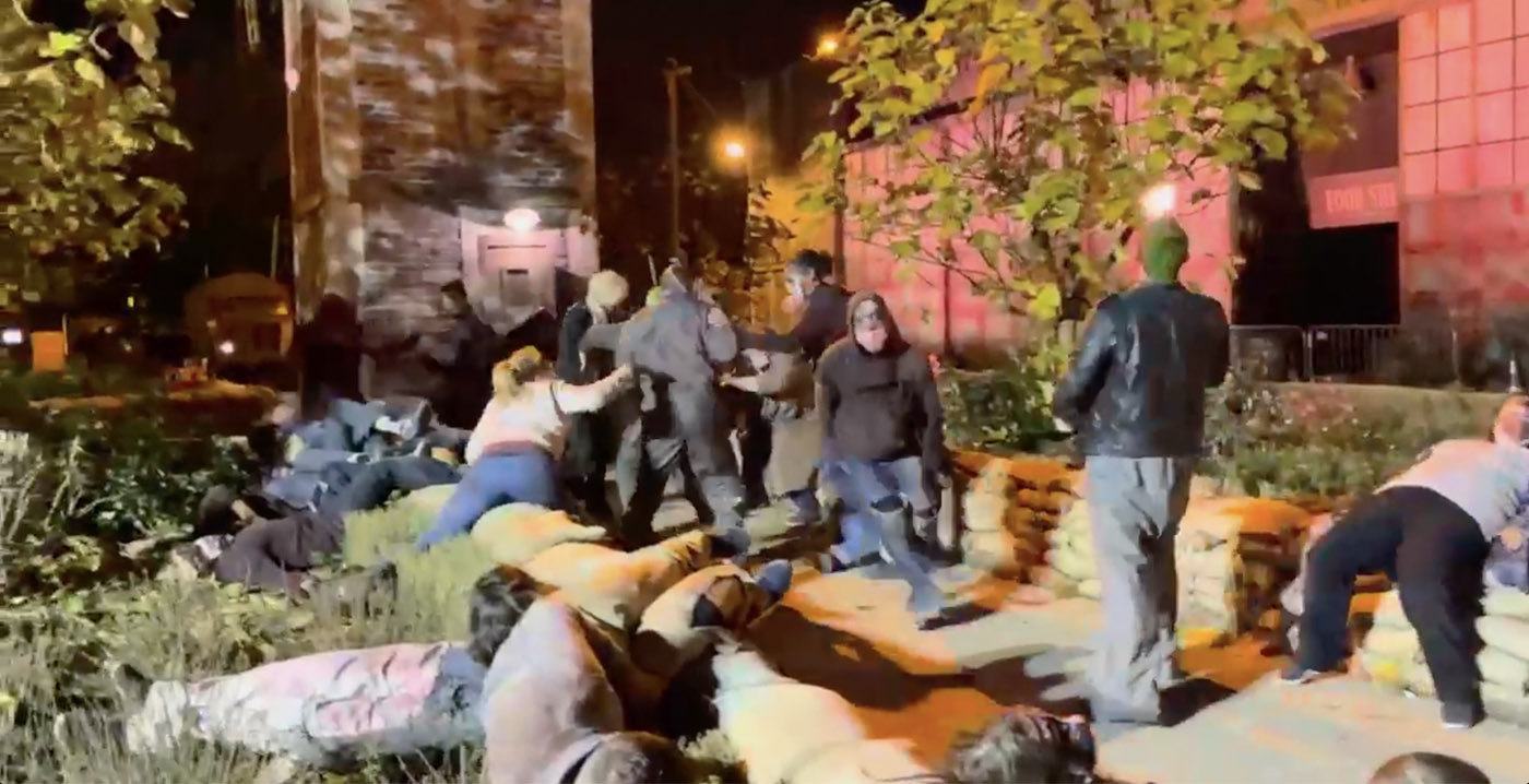 Video: scare actors Walibi Belgium leven zich uit op laatste halloweenavond