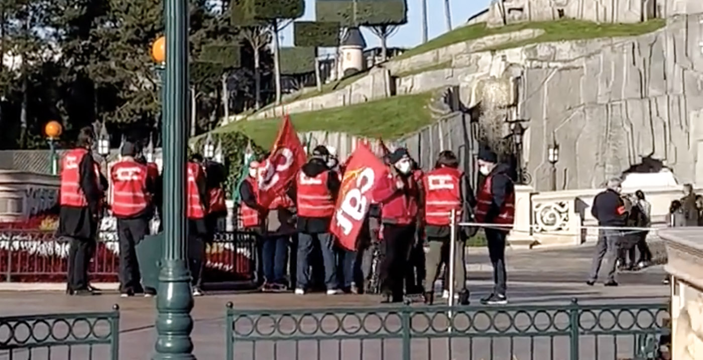 Weer wordt er gedemonstreerd voor het kasteel van Disneyland Paris