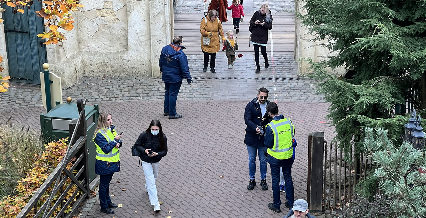 Foto's: nog één dag QR-codes scannen op veel plekken in de Efteling