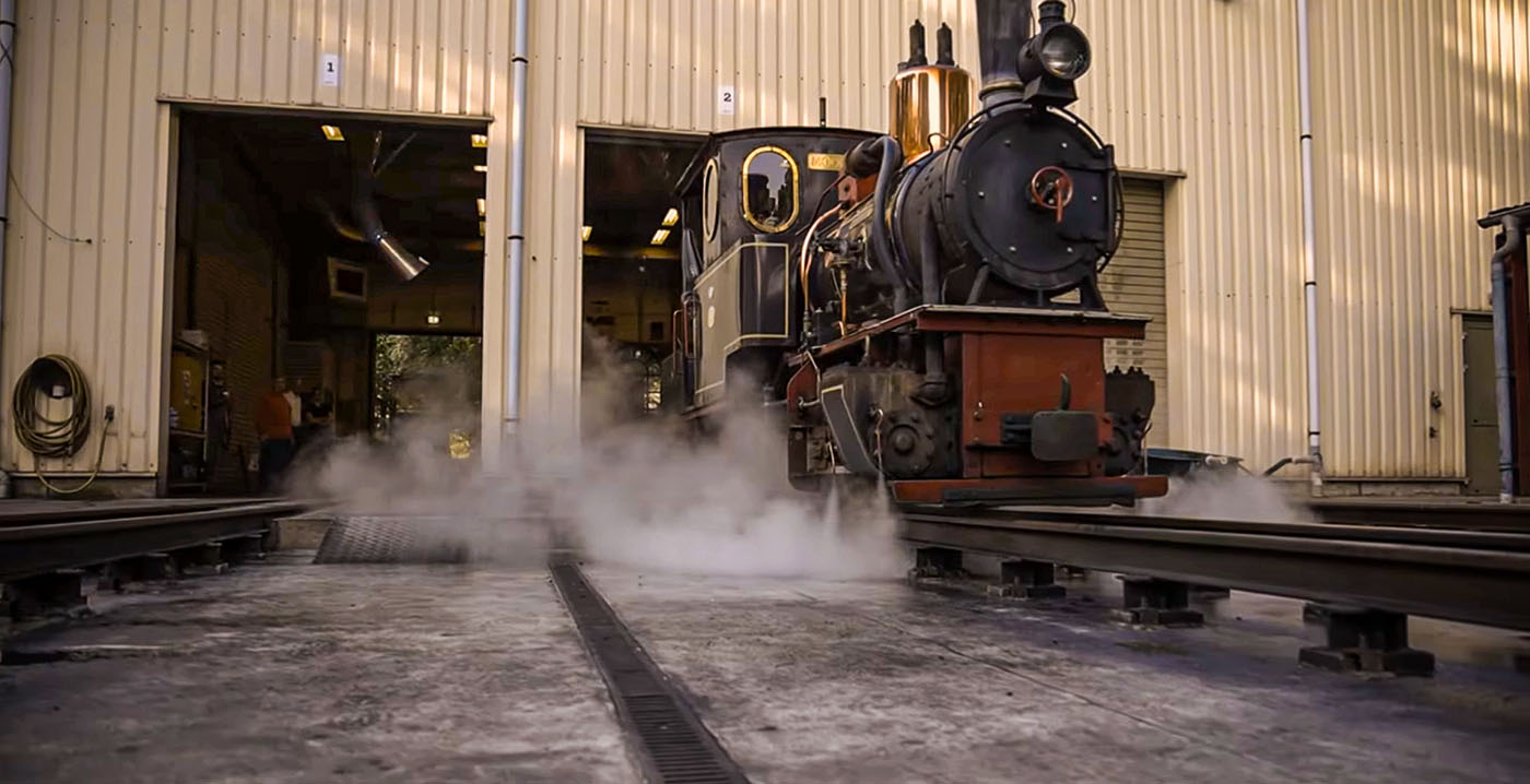Unieke beelden: hoe werkt de nostalgische Stoomtrein in de Efteling?