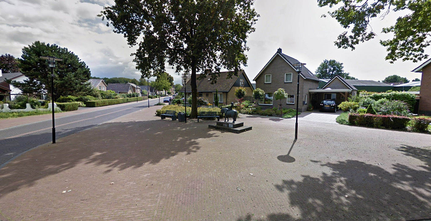 Plein vernoemd naar grondlegger Attractiepark Slagharen