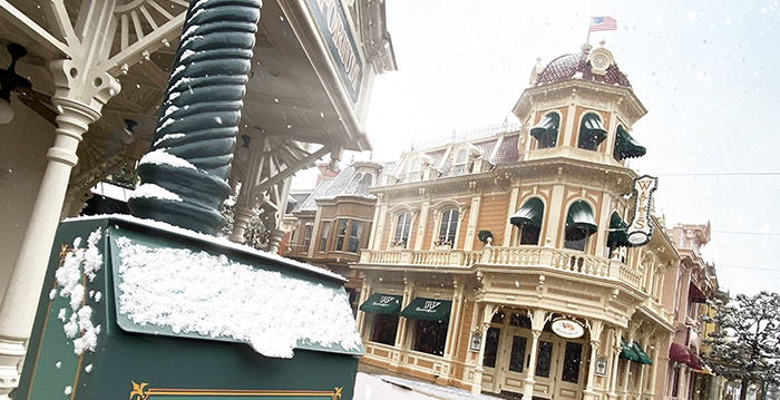 Foto's: Disneyland Paris laat fans meegenieten van sneeuwlandschappen