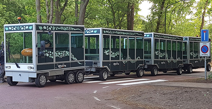 Efteling zet elektrisch treintje in voor vakantiegasten