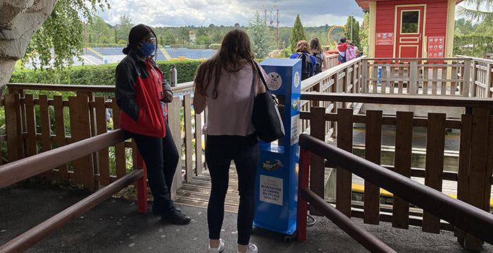 Parc Astérix: bij elke attractie eerst verplicht handen desinfecteren