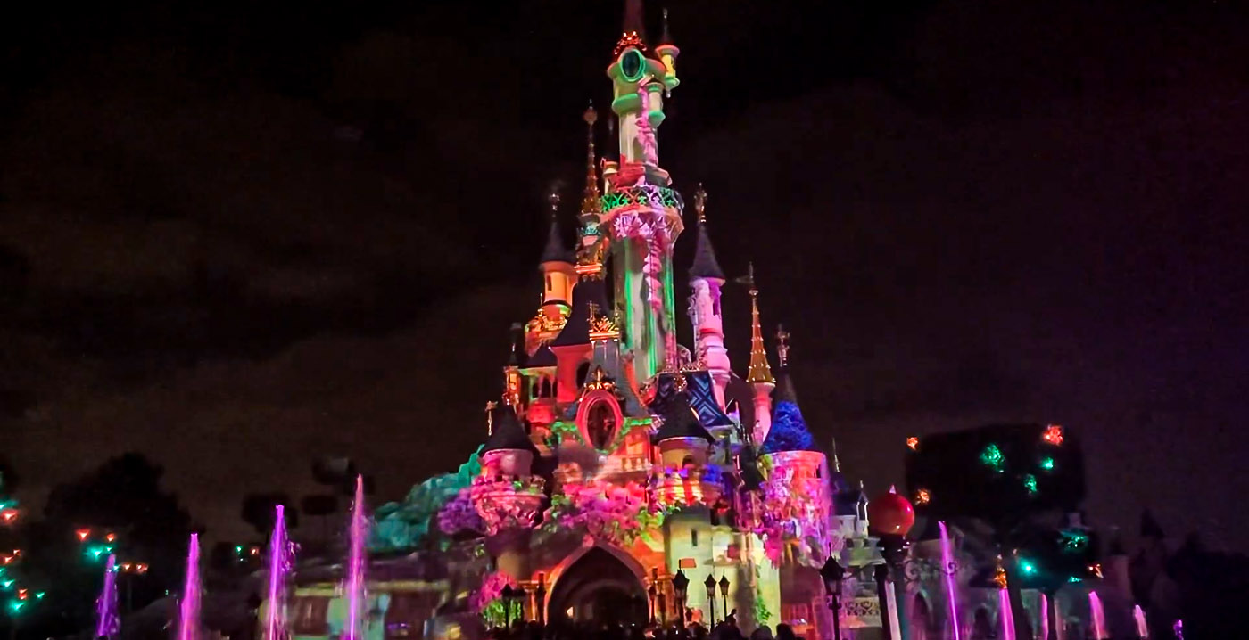 Disneyland Paris zet nieuwe film Encanto in de schijnwerpers met projectieshow