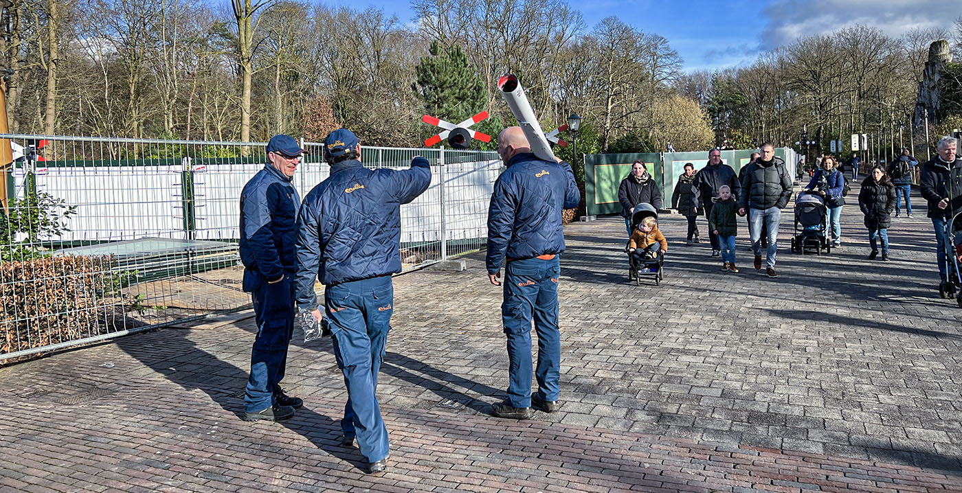 Efteling moet beter communiceren over bouwput bij entree, vinden prominente fans