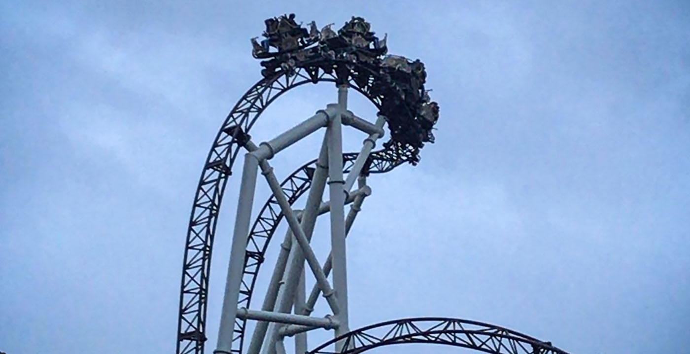 Video: Plopsaland-achtbaan Ride to Happiness vastgelopen op hoogste punt